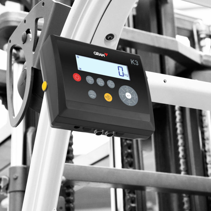 Forklift scale indicator offering advanced functions such as memory for pallet or casing types