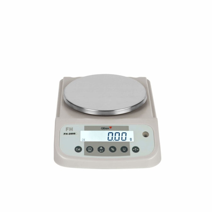 Compact precision balance with large weighing pan